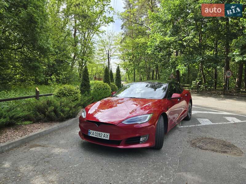 Лифтбек Tesla Model S 2018 в Киеве