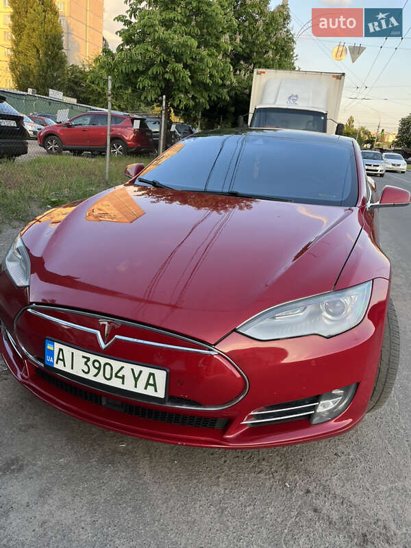 Лифтбек Tesla Model S 2015 в Киеве фото 12 Лифтбек Tesla Model S 2015 в Киеве