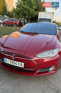 Лифтбек Tesla Model S 2015 в 