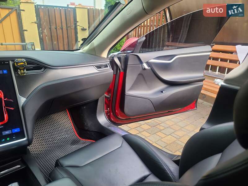 Лифтбек Tesla Model S 2018 в Хмельницком