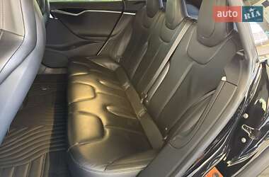 Лифтбек Tesla Model S 2015 в 