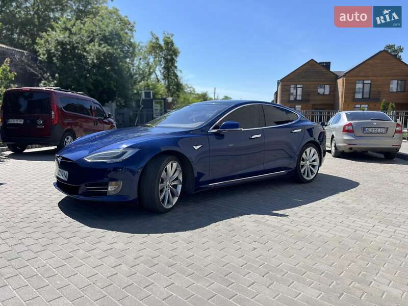 Ліфтбек Tesla Model S 2016 в Дніпрі