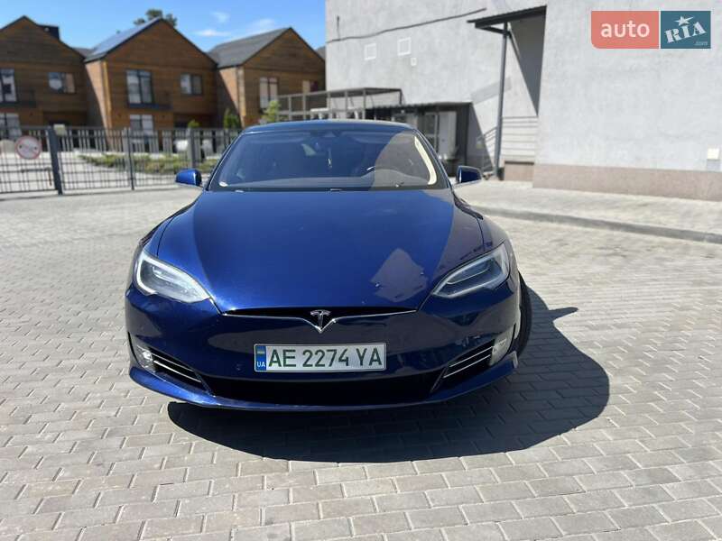 Ліфтбек Tesla Model S 2016 в Дніпрі