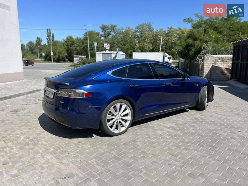 Ліфтбек Tesla Model S 2016 в Дніпрі