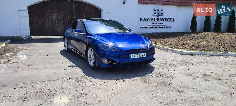 Лифтбек Tesla Model S 2015 в 