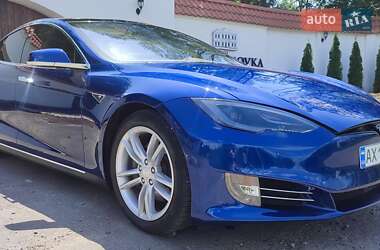 Лифтбек Tesla Model S 2015 в 