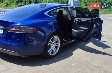 Лифтбек Tesla Model S 2015 в 