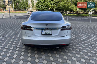 Лифтбек Tesla Model S 2014 в 