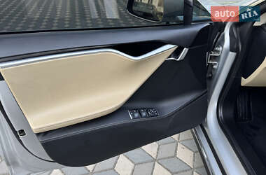 Лифтбек Tesla Model S 2014 в 