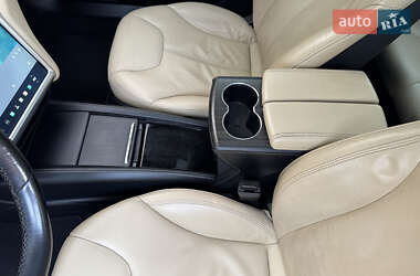 Лифтбек Tesla Model S 2014 в 