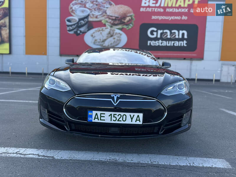 Лифтбек Tesla Model S 2015 в Полтаве