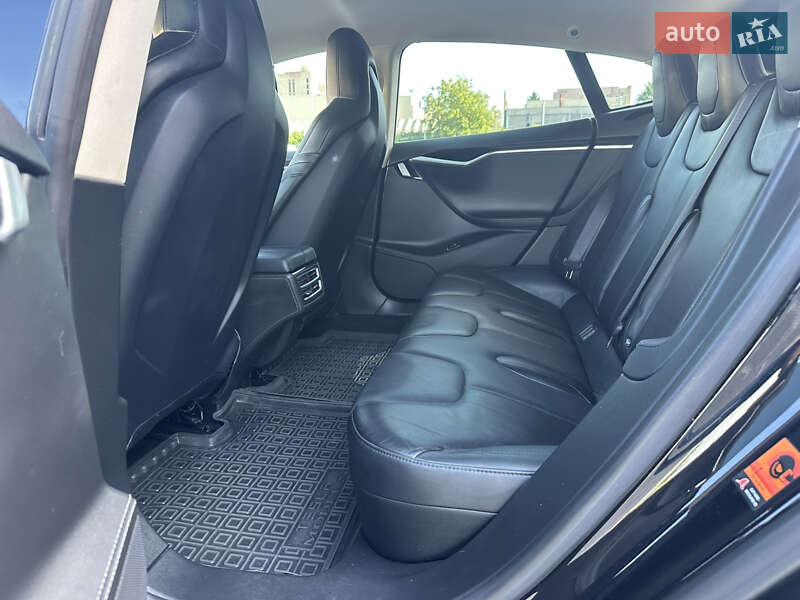Лифтбек Tesla Model S 2015 в Полтаве