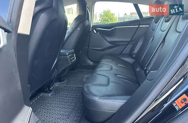 Лифтбек Tesla Model S 2015 в 
