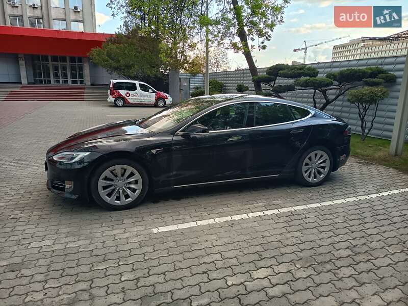 Лифтбек Tesla Model S 2018 в Львове