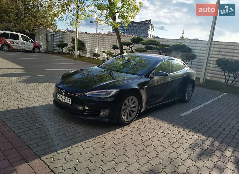 Лифтбек Tesla Model S 2018 в Львове