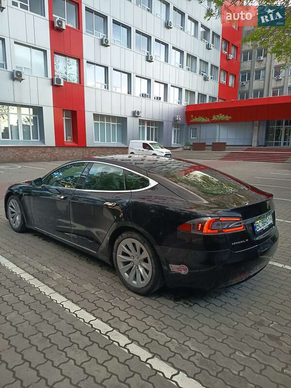 Лифтбек Tesla Model S 2018 в Львове