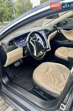 Лифтбек Tesla Model S 2013 в 