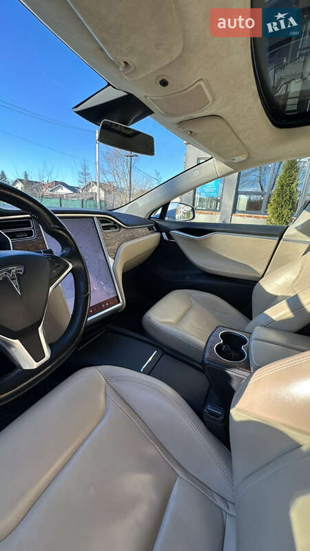 Ліфтбек Tesla Model S 2016 в Івано-Франківську