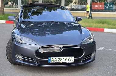 Ліфтбек Tesla Model S 2013 в 