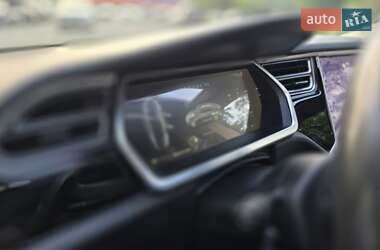 Ліфтбек Tesla Model S 2013 в 