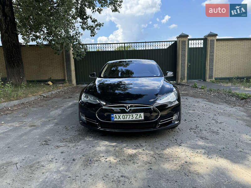 Tesla Model S 2014