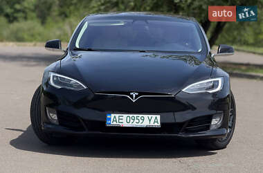 Лифтбек Tesla Model S 2017 в 