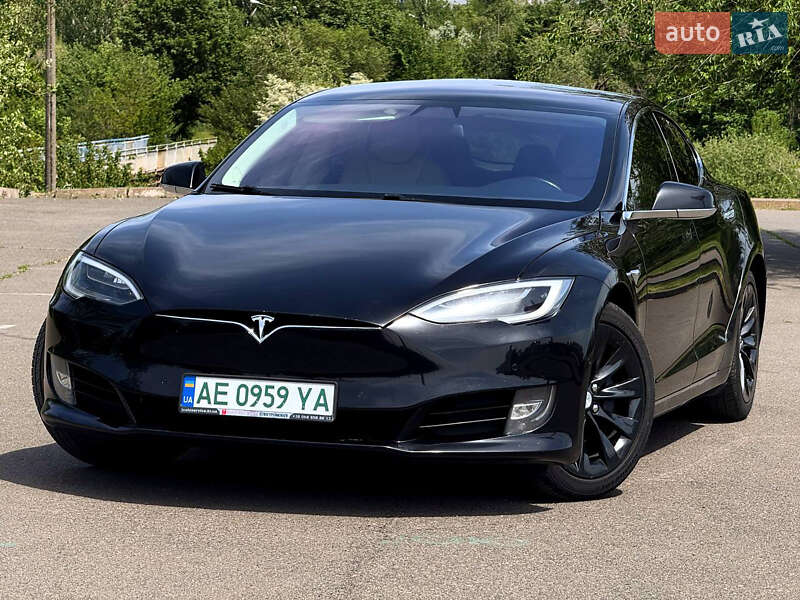 Лифтбек Tesla Model S 2017 в 