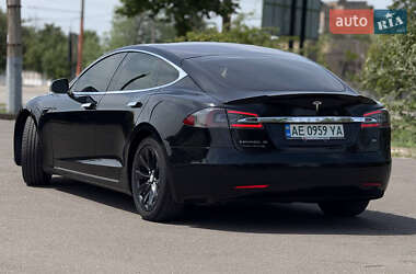 Лифтбек Tesla Model S 2017 в 