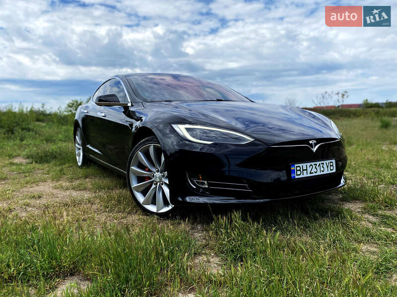 Лифтбек Tesla Model S 2017 в 