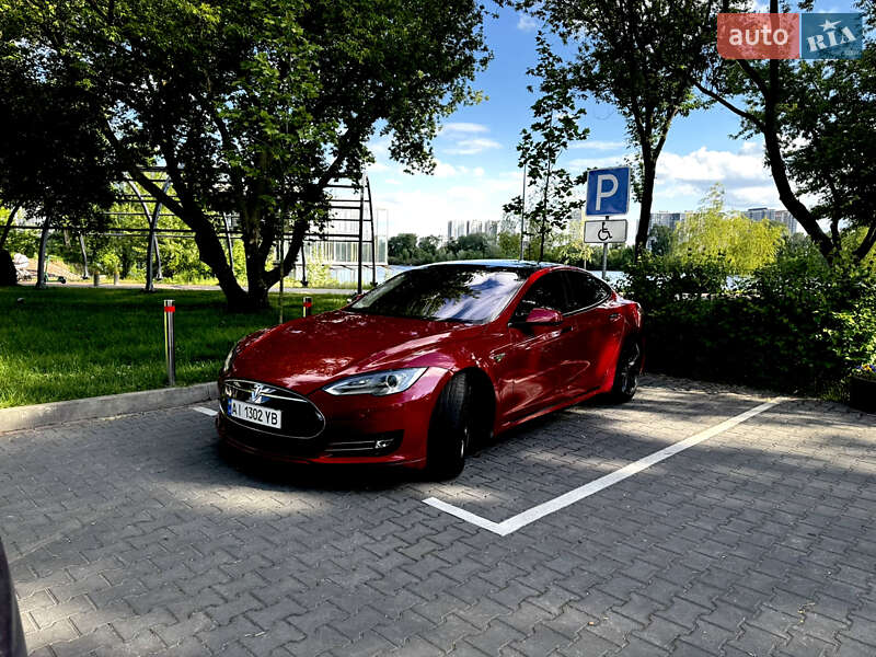 Лифтбек Tesla Model S 2014 в Киеве