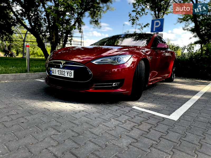 Лифтбек Tesla Model S 2014 в Киеве