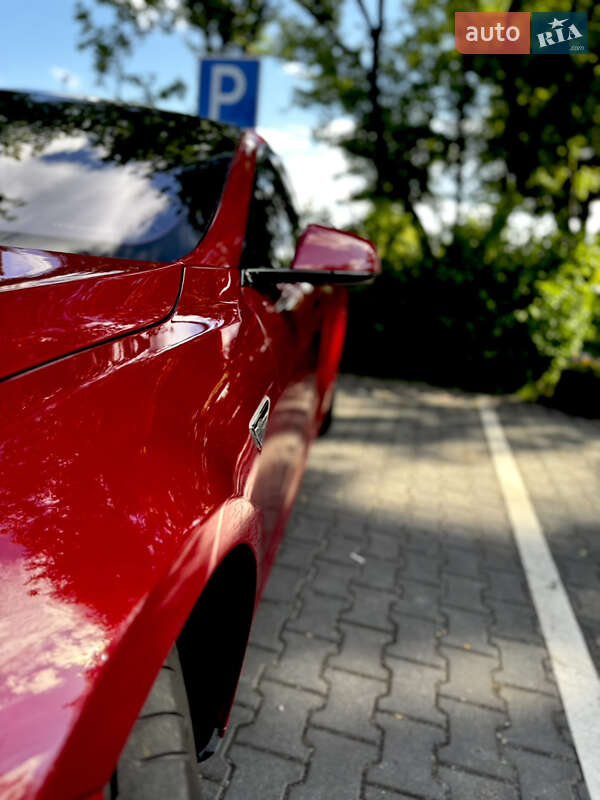 Лифтбек Tesla Model S 2014 в Киеве