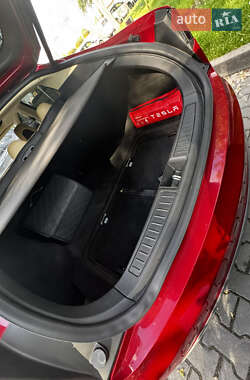 Лифтбек Tesla Model S 2014 в 