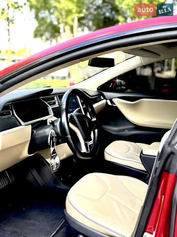 Лифтбек Tesla Model S 2014 в Киеве
