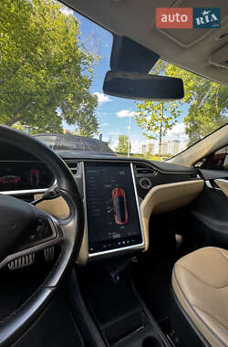 Лифтбек Tesla Model S 2014 в 
