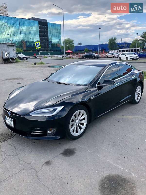 Лифтбек Tesla Model S 2016 в Киеве фото 10 Лифтбек Tesla Model S 2016 в Киеве