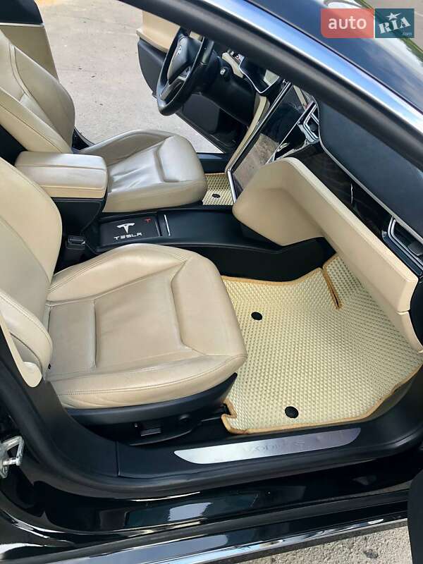 Лифтбек Tesla Model S 2016 в Киеве фото 11 Лифтбек Tesla Model S 2016 в Киеве