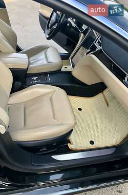 Лифтбек Tesla Model S 2016 в 