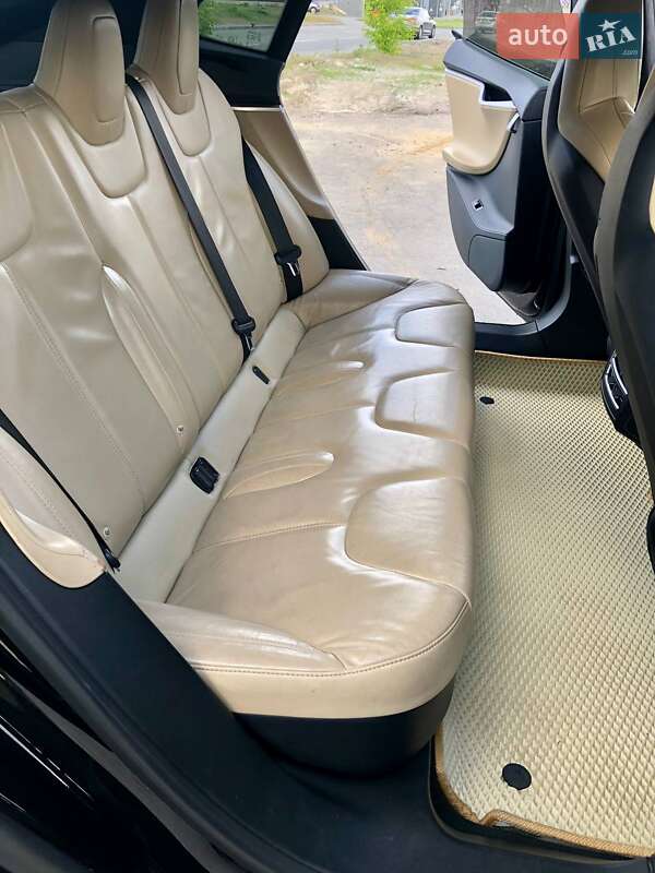 Лифтбек Tesla Model S 2016 в Киеве фото 13 Лифтбек Tesla Model S 2016 в Киеве
