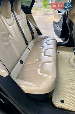 Лифтбек Tesla Model S 2016 в 