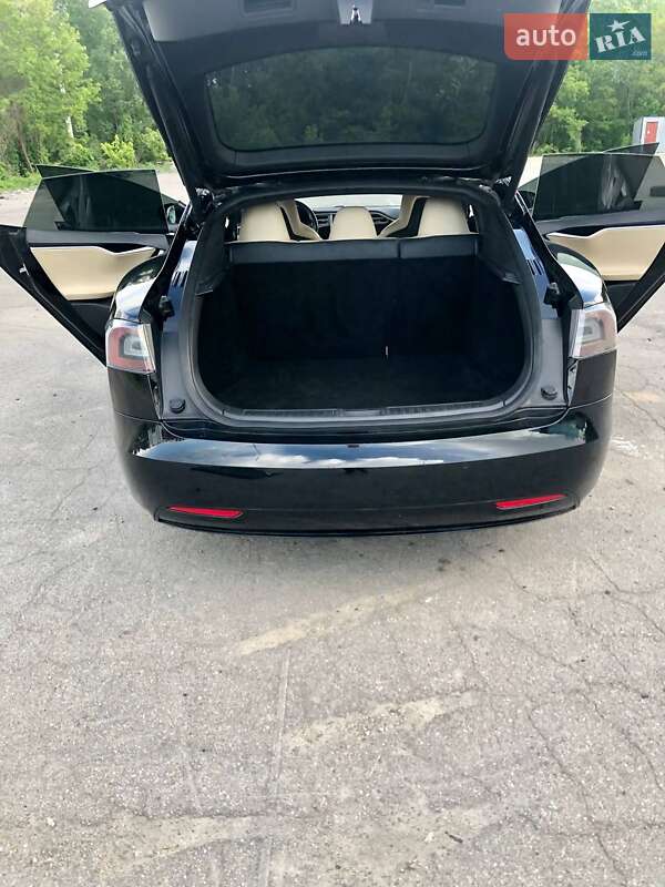 Лифтбек Tesla Model S 2016 в Киеве фото 16 Лифтбек Tesla Model S 2016 в Киеве