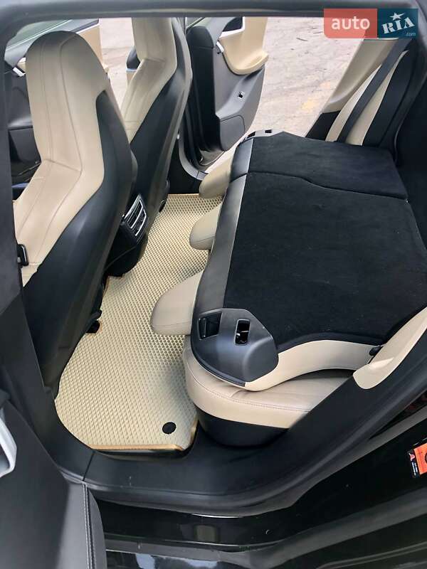 Лифтбек Tesla Model S 2016 в Киеве фото 20 Лифтбек Tesla Model S 2016 в Киеве