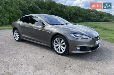 Лифтбек Tesla Model S 2016 в 