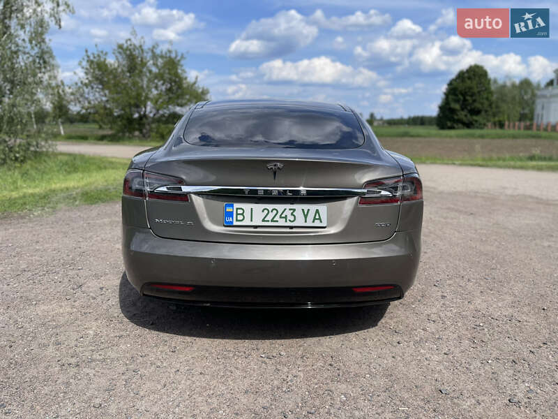 Лифтбек Tesla Model S 2016 в Киеве