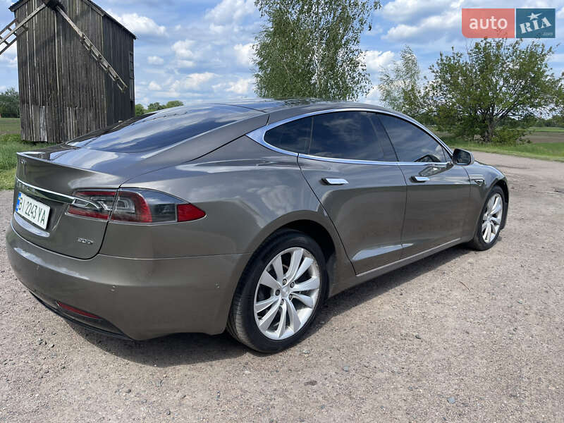 Лифтбек Tesla Model S 2016 в Киеве