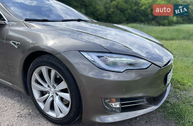 Лифтбек Tesla Model S 2016 в 