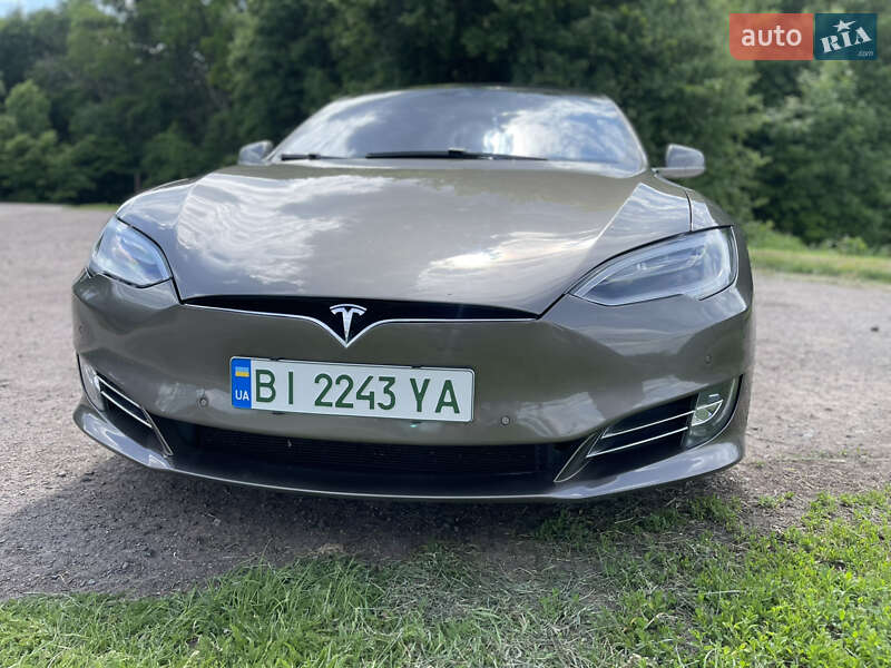 Лифтбек Tesla Model S 2016 в Киеве