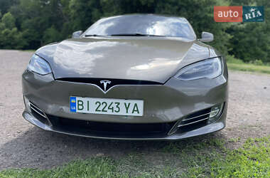 Лифтбек Tesla Model S 2016 в 