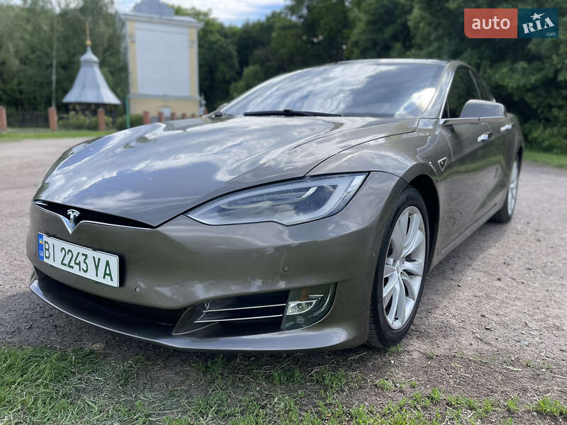 Лифтбек Tesla Model S 2016 в Киеве