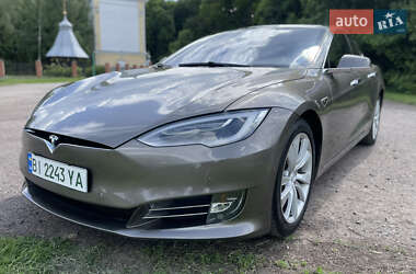 Лифтбек Tesla Model S 2016 в 